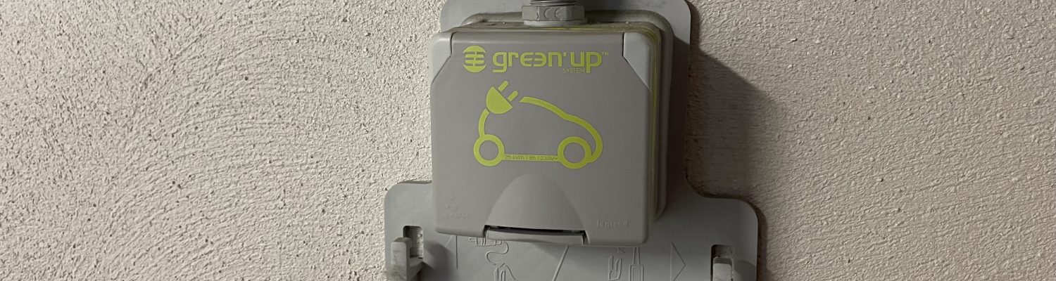 Installation d'une prise GREEN'UP de recharge pour véhicule électrique